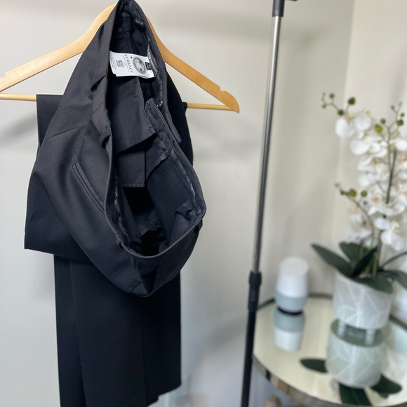 Designer clothing & shoes; Men, Woman & Kids ; Sizes from XXS- XL - Picture 7 of 11